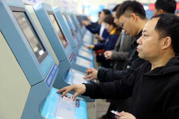 广州火车站订票,还是排队窗口买票效率高