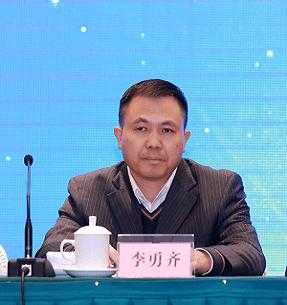 李勇齐,他如何推动玉林教育发展