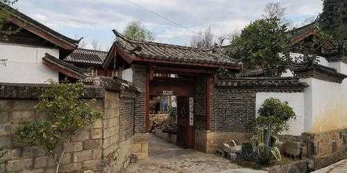 _纳西族村旅游攻略_ 探索少数民族风情,如何优雅游走在纳西族的原始村落__