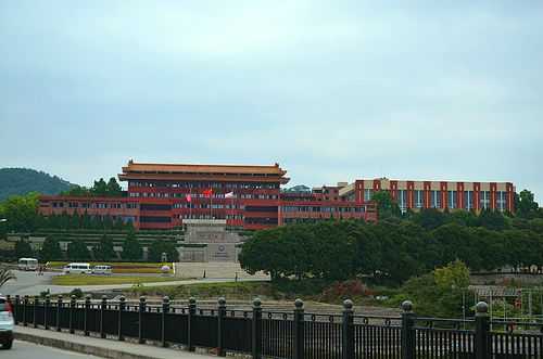 仰恩大学在哪, 探索校园位置与周边环境