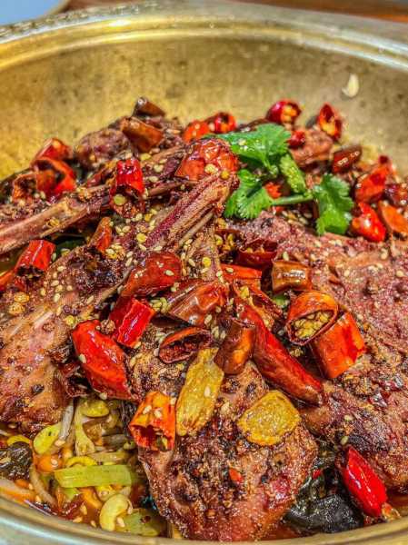 一品渝香干锅鸭头, 如何成为你的美食新宠?