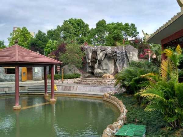 枫湾温泉度假村,体验四季如春的温馨享受