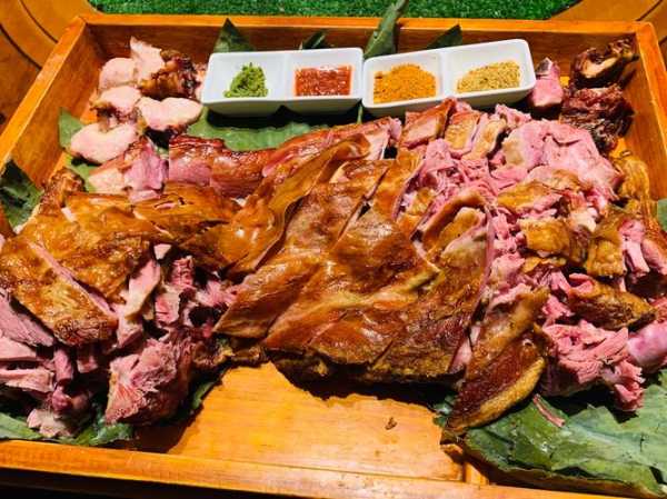 烤全羊图片大全,欣赏美味羊肉的视觉盛宴