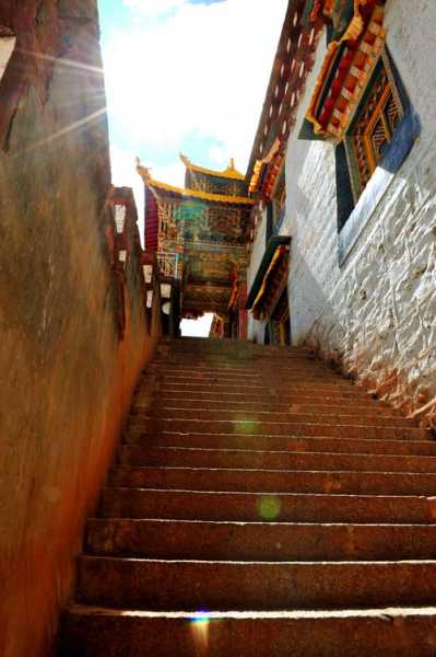 桑披寺, 探索这座神秘古寺的魅力