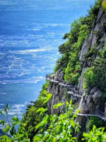 龟蒙山的自然风光,适合旅游探险吗?