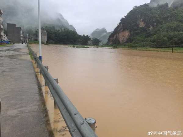 百色市那坡县天气,今天的气温和降雨情况如何?