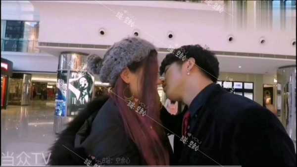 晴胜凯龙接吻, 暗示了什么样的情感?