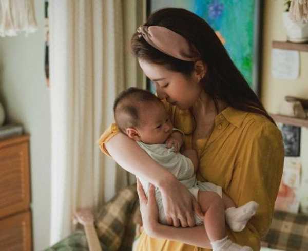 石榴裙下的联合国_女性力量如何塑造国际关系?