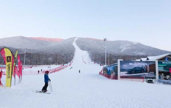 适合冬季滑雪的旅游胜地_哪些地方最值得一去?
