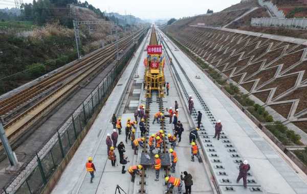 成贵铁路_如何改变当地经济结构？