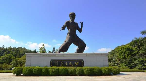 佛山李小龙乐园_探秘这位武术传奇的故乡