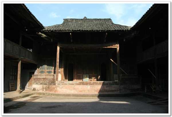 曾家大院_探秘古老建筑背后的故事