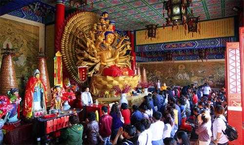 青岩寺歪脖老母_为何吸引众多游客朝圣