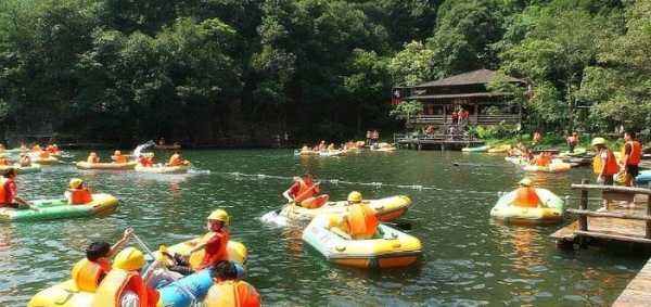 万绿谷漂流_畅享夏日清凉体验