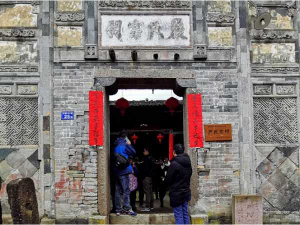 严氏宗祠_探寻家族历史的文化宝藏