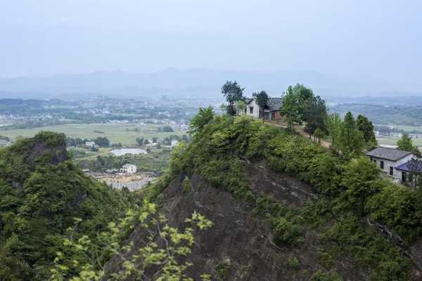 仙姑岩_探秘这座灵异山峰的传说与美景