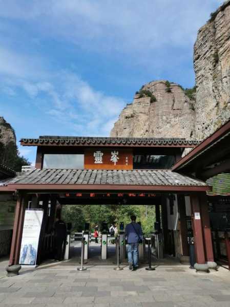 灵岩山旅游攻略_探索最美的自然风光与文化遗迹
