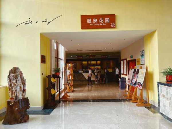 经律论小镇旅游攻略_必看景点与实用贴士