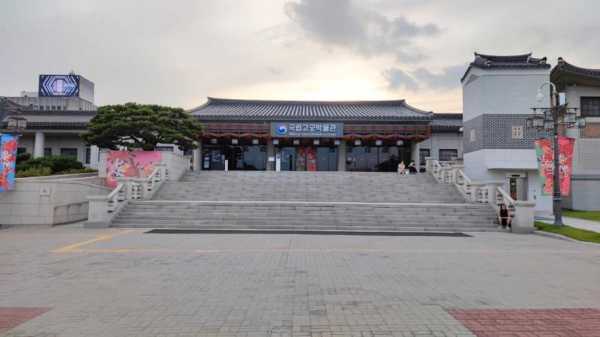在光华门_探索历史与文化的交汇点