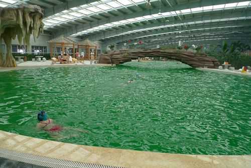 御龙温泉_探寻最美温泉度假体验