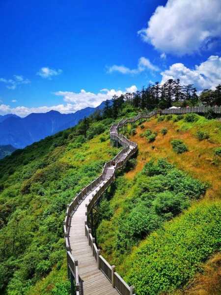 西部旅游_探秘最美自然风光和文化遗产