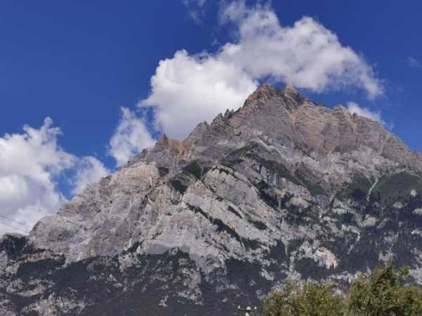 盔甲山, 探索这座神秘的自然奇观